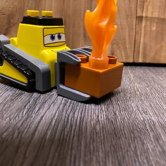 Duplo 10538 Fire and Rescue Team – Disney Planes – Preowned Restored Set - Picture 2 of 6